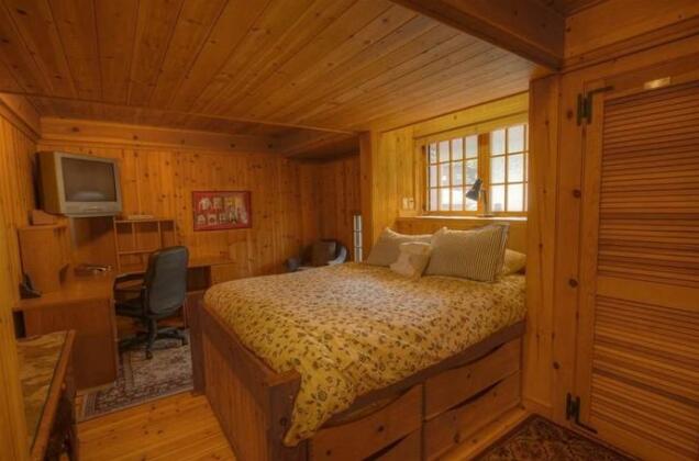 RedAwning Knotty Pine Condo - Photo4