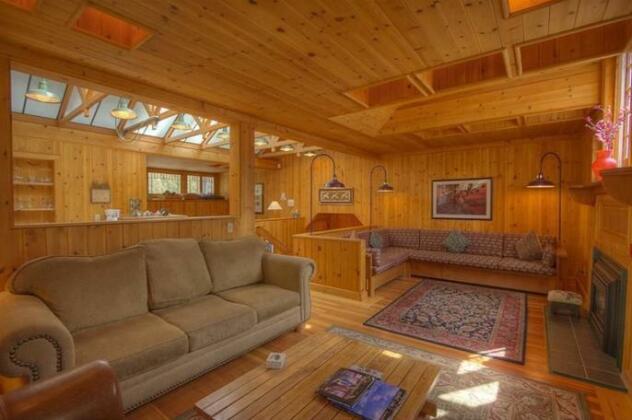 RedAwning Knotty Pine Condo - Photo5