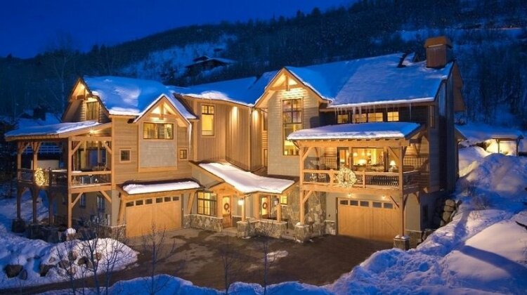 Black Bear Chalet - 4BR Luxury Mountain Home