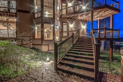 Churchill Lodge South - Photo2