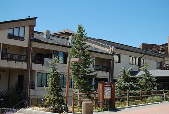 Gondola Square Condominiums by Mountain Resorts - Photo2
