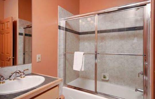 Iron Oak Duplex I - Photo2