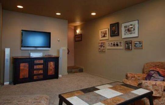 Iron Oak Duplex I - Photo3