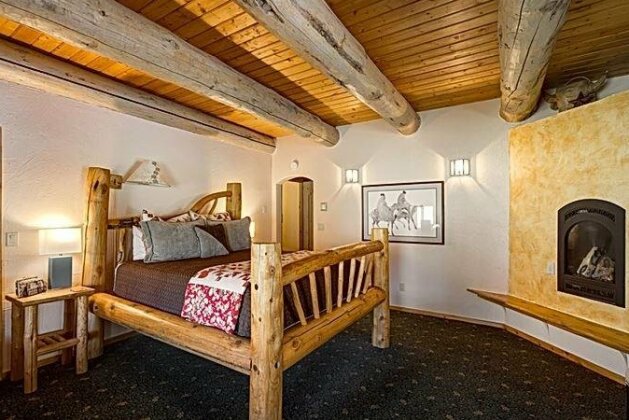 Mariposa Lodge Bed and Breakfast - Photo2