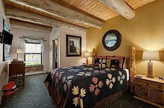 Mariposa Lodge Bed and Breakfast - Photo4
