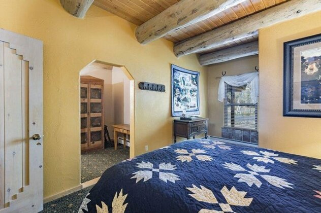 Mariposa Lodge Bed and Breakfast - Photo5