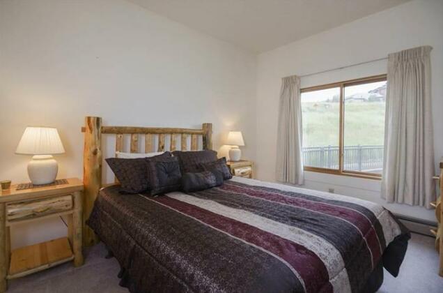Rockies Condominiums - R2105 - Photo3