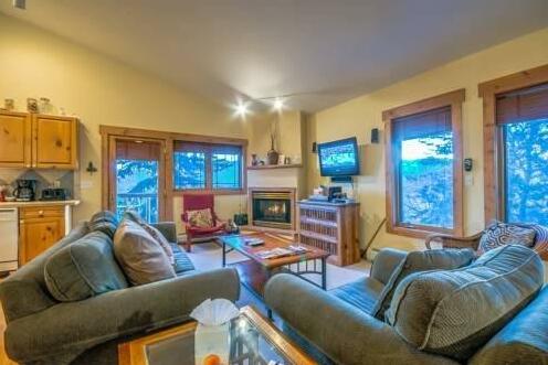 Saddle Creek 1720 - Photo2
