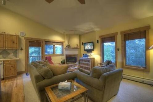 Saddle Creek 1720 - Photo3