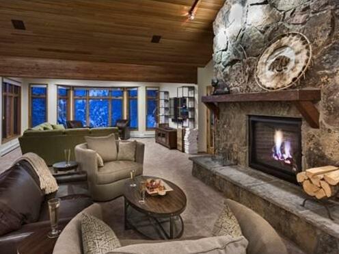 Trails Edge Lodge - Photo2