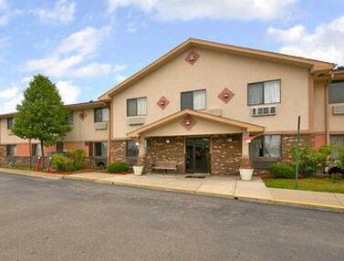 Super 8 by Wyndham Sterling Heights Detroit Area