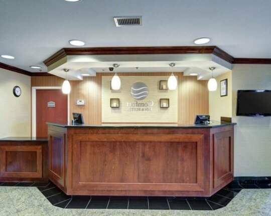 Comfort Inn & Suites Airport Dulles-Gateway - Photo5