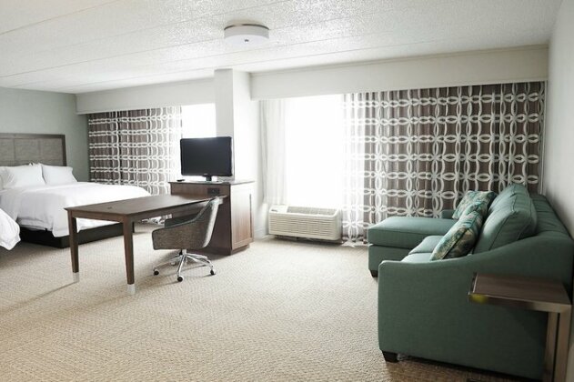 DoubleTree by Hilton Dulles Airport-Sterling - Photo4