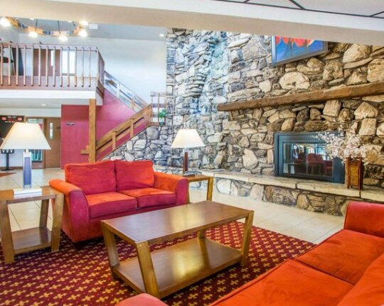 Econo Lodge Inn & Suites Stevens Point - Photo3