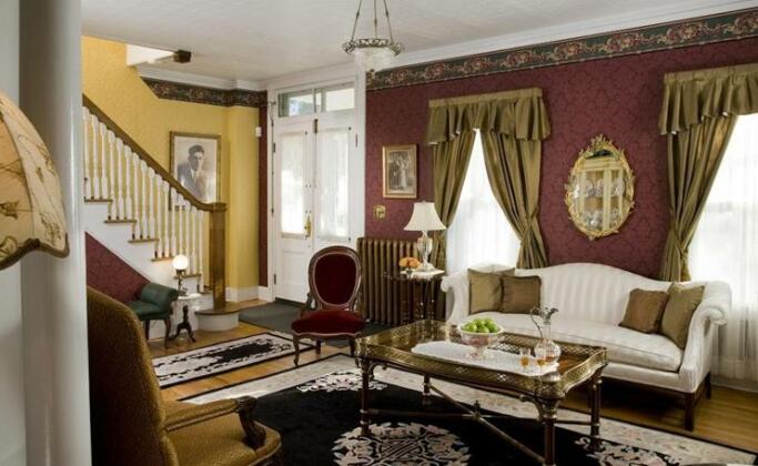 1862 Seasons On Main Bed And Breakfast - Photo3