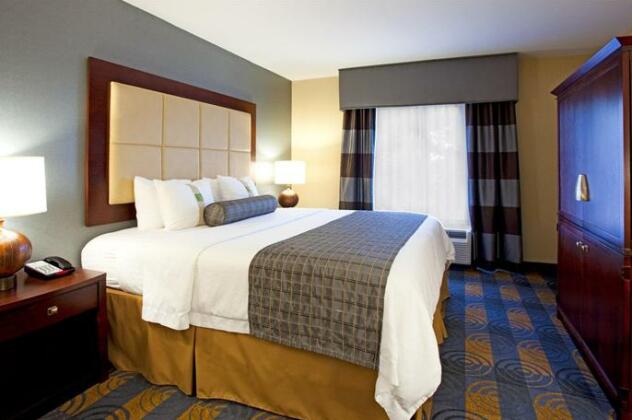 Holiday Inn Hotel & Suites Stockbridge-Atlanta I-75 - Photo4