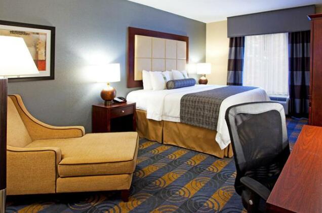 Holiday Inn Hotel & Suites Stockbridge-Atlanta I-75 - Photo5