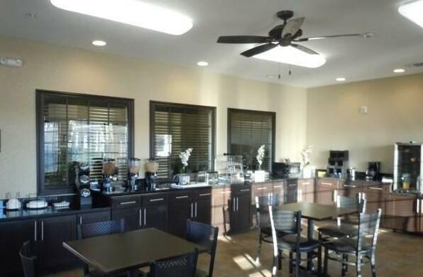Stockdale Inn and Suites - Photo5