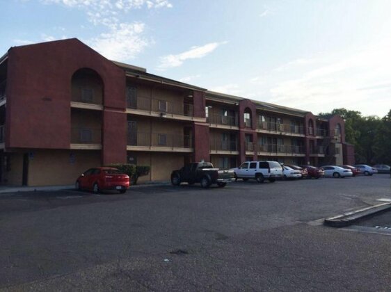 Budget Inn and Suites Stockton - Photo2