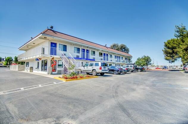 Motel 6 Stockton - Charter Way West - Photo3