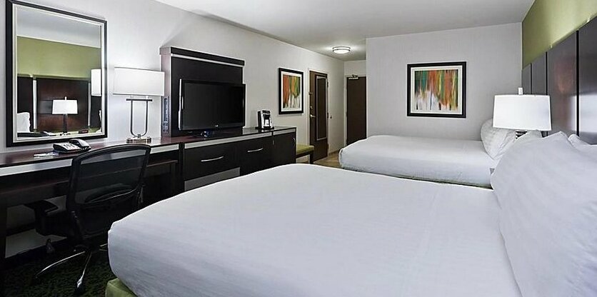 Holiday Inn Express and Suites - Stroudsburg - Photo2