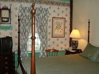 Publick House Historic Inn and Country Motor Lodge - Photo3