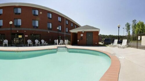 Holiday Inn Express Hotel & Suites Suffolk