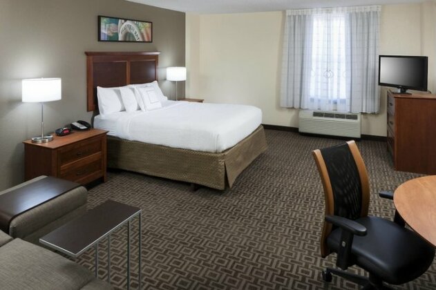 TownePlace Suites Suffolk Chesapeake - Photo4