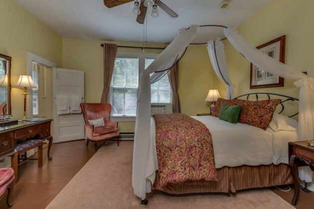 The Oaks Bed and Breakfast - Photo2