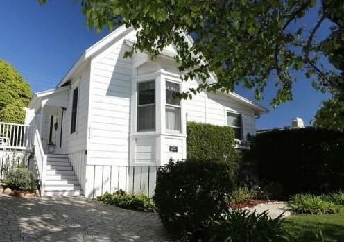 Summerland Stagecoach Cottage Holiday Home - Photo2