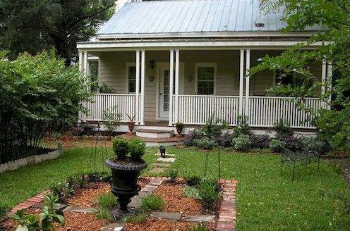 Flowertown Bed and Breakfast - Photo4