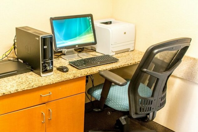 Candlewood Suites Sumter - Photo2