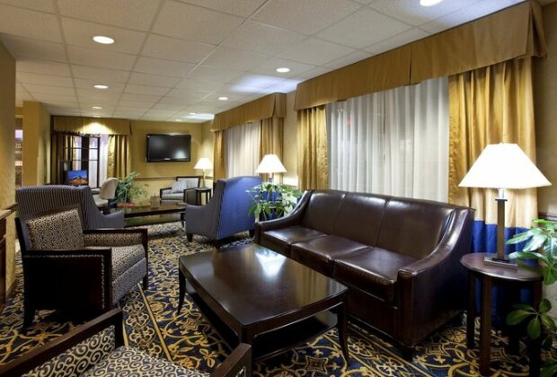 Holiday Inn Express Hotel & Suites Delaware-Columbus Area - Photo3