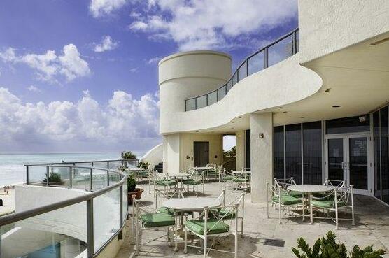 DoubleTree by Hilton Ocean Point Resort - North Miami Beach - Photo3