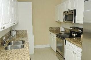 Large 3 Bedroom Apartment In Sunny Isles - Photo4