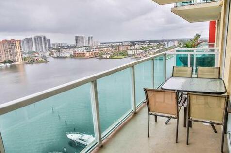Miami Beach Intracoastal Apartments by Globe Quarters - Photo4
