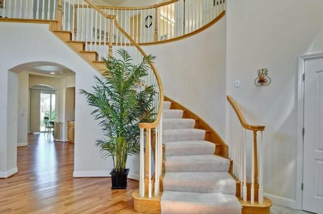 5 Bedroom House On Middlebury Drive In Sunnyvale - Photo2