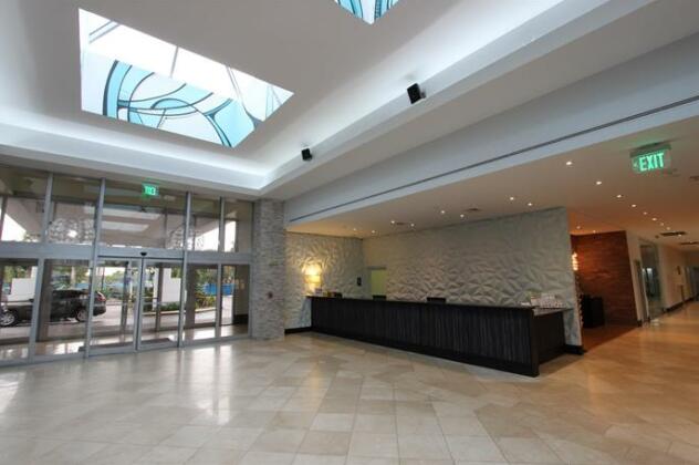 Sawgrass Grand Hotel and Suites Sports Complex - Photo4