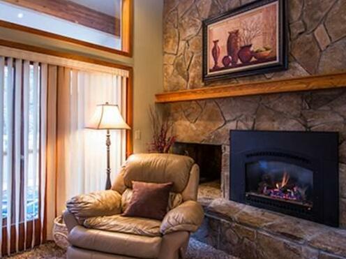 6 Awbrey-Hot Tub-3br/3ba - Photo3