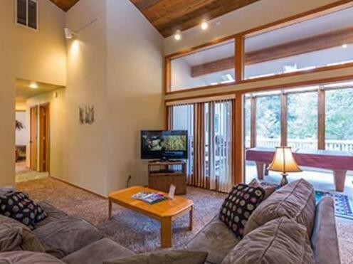 6 Awbrey-Hot Tub-3br/3ba - Photo4