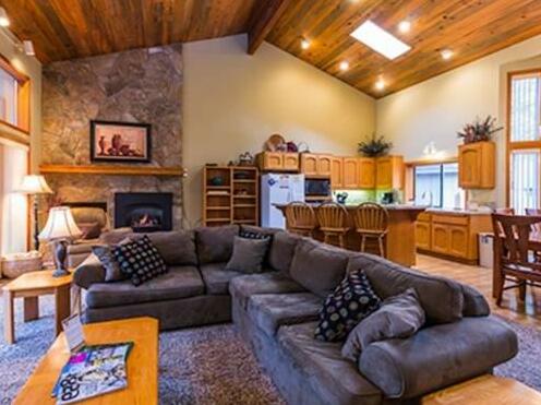 6 Awbrey-Hot Tub-3br/3ba - Photo5