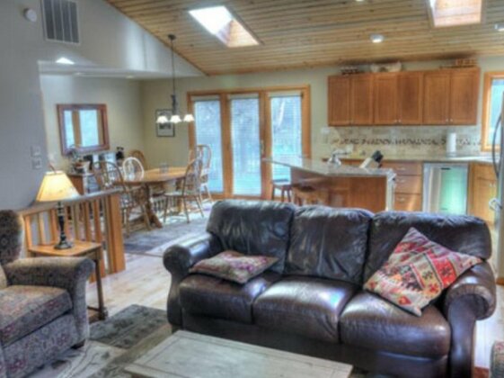 Diamond Peak 4 - Photo2