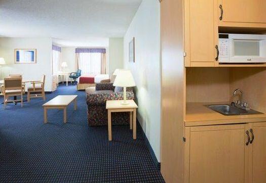 Holiday Inn Express & Suites Superior - Photo4