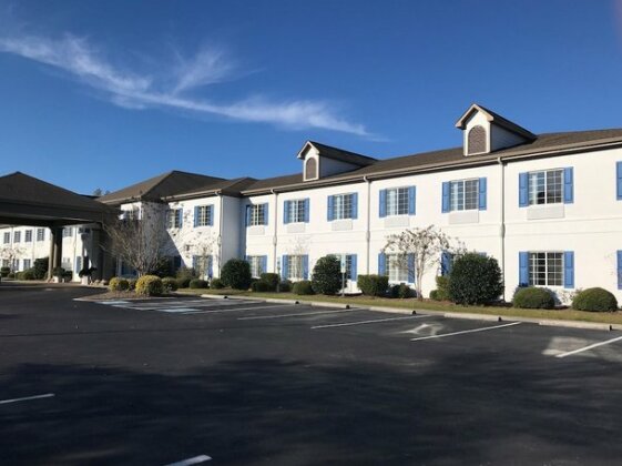 Quality Inn & Suites Sneads Ferry- North Topsail Beach