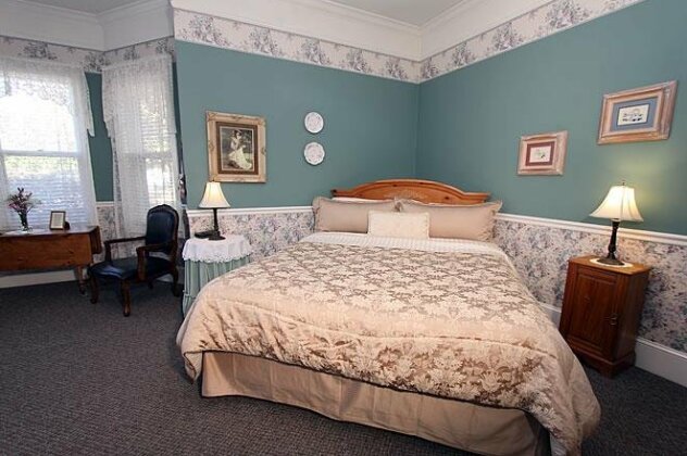 Grey Gables Bed and Breakfast Inn - Photo2