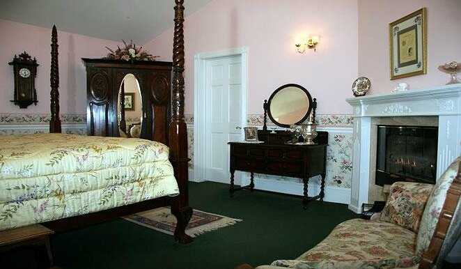 Grey Gables Bed and Breakfast Inn - Photo4