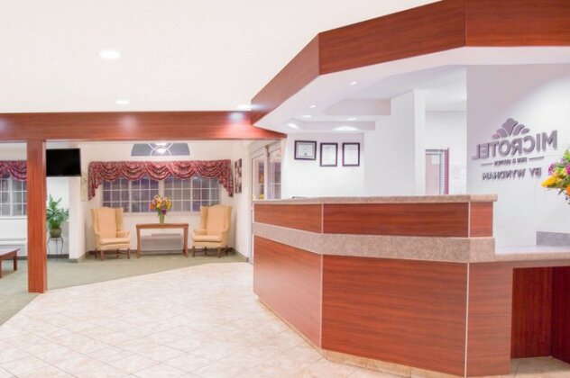 Microtel Inn and Suites Gassaway - Photo3