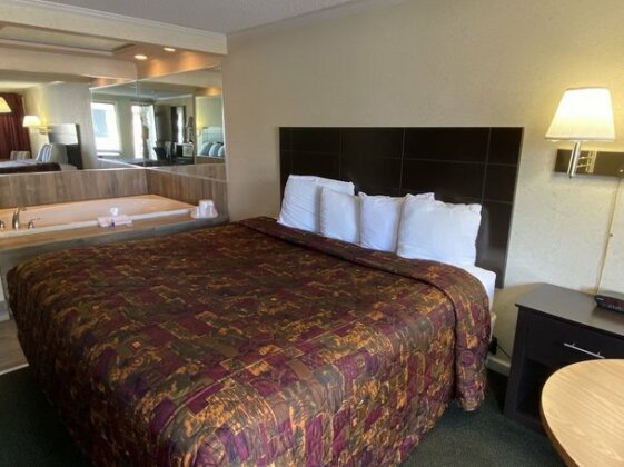 Rodeway Inn & Suites Syracuse - Photo4