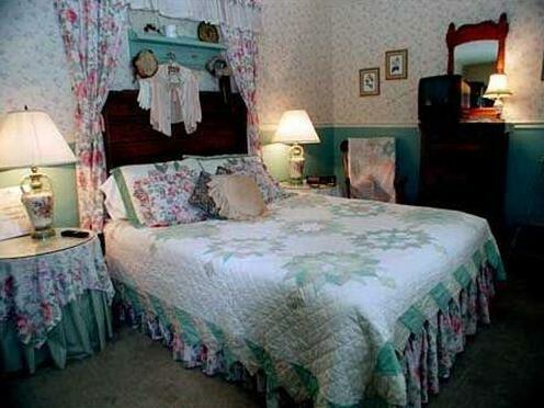 Outpost Bed and Breakfast Inn - Photo4