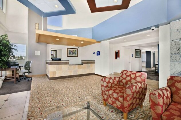 Howard Johnson by Wyndham Tacoma Hotel & Suites - Photo2